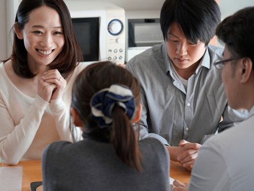 【水戸かな】白くしなやかなスレンダーボディを捩らせながら他人棒に喘ぐ嫁の美しさに欲情する夫！のトップ画像