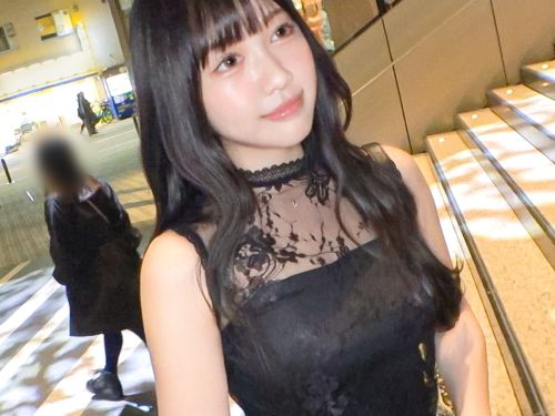 服めくったらノーブラだった池袋の普通の通行人もにか22歳のトップ画像