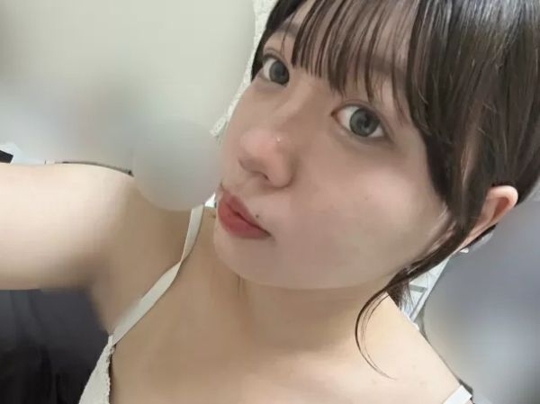【裏垢美人】二十歳の童顔美少女系ギャルがエッチな美乳を晒してくぱぁ自撮り解禁！