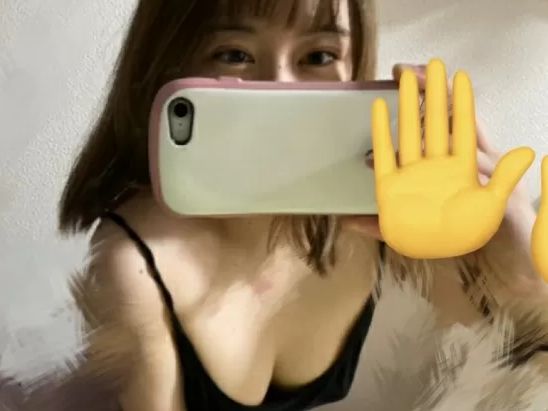 <span class="title">【裏垢女子】ムッチリ激カワお姉さんが投稿する巨乳もみもみ自撮りヌードが毎回の如くオカズ過ぎるｗｗｗ</span>